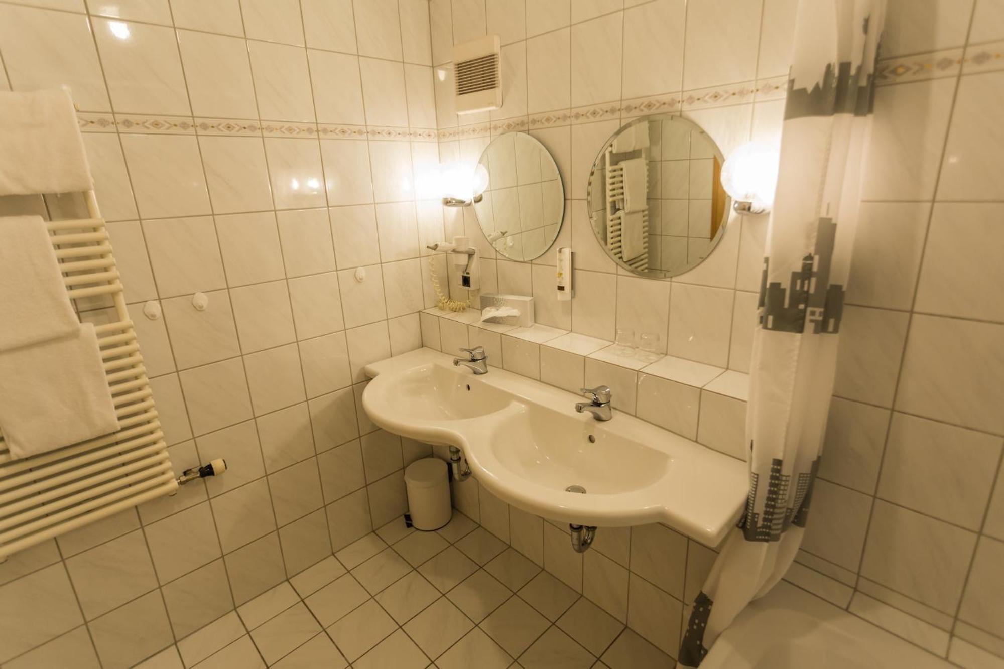 Hotel Loewen Randersacker Quarto foto