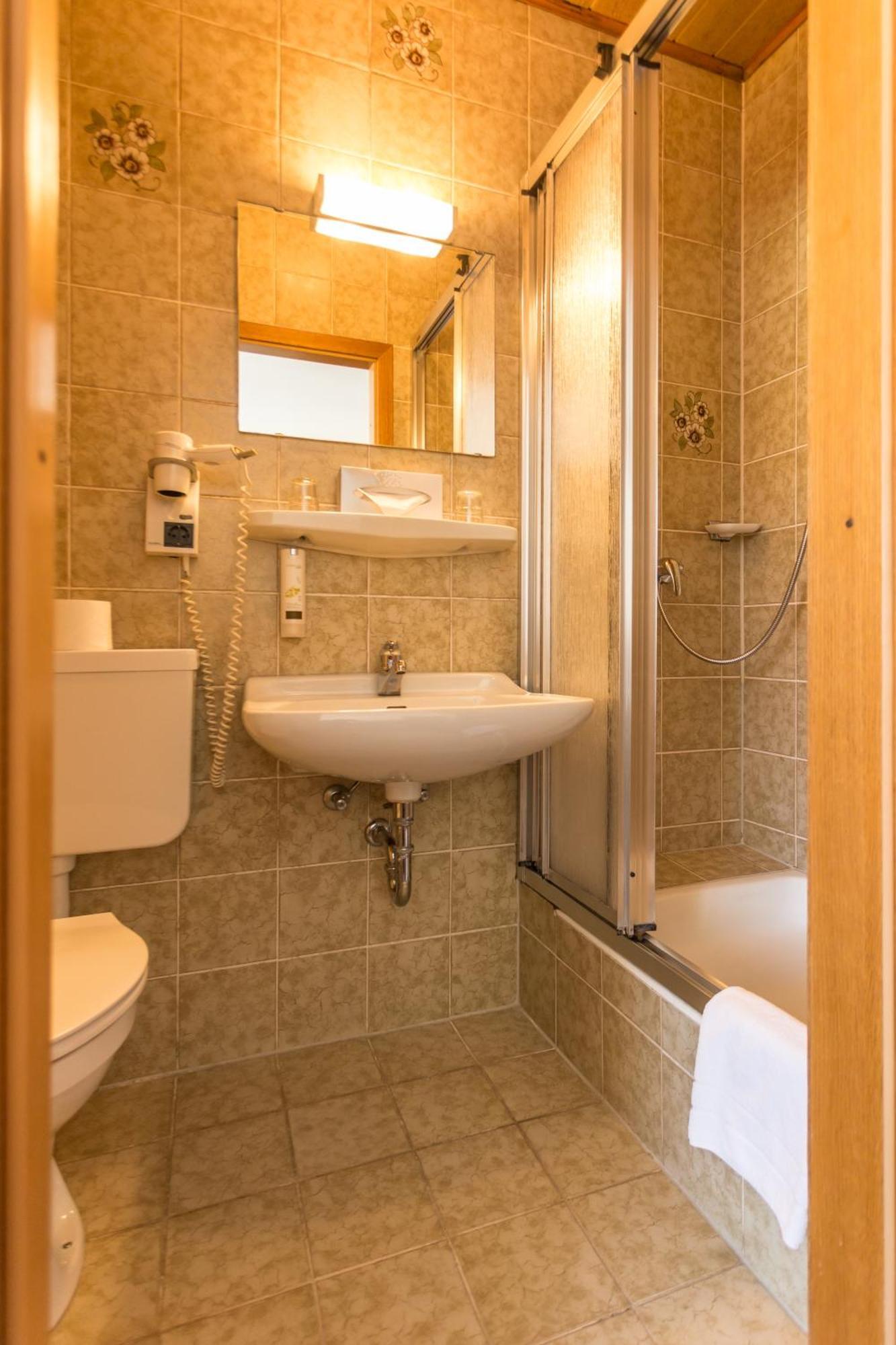 Hotel Loewen Randersacker Quarto foto
